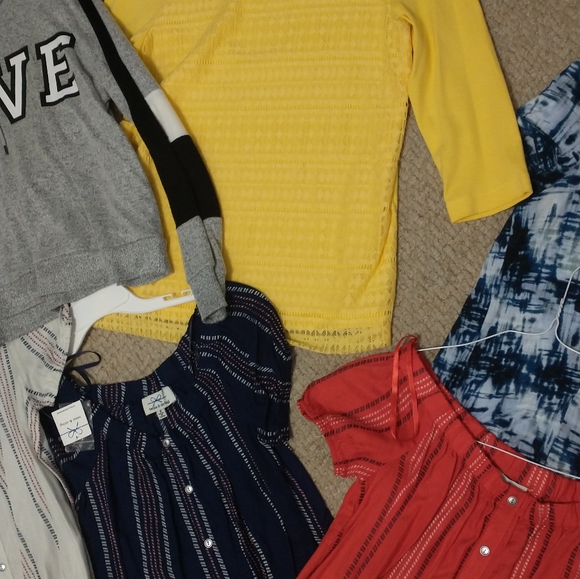 Bundle of 6 Tops (3 NWT) - Picture 2 of 2